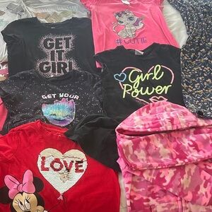 17 pieces. Long sleeve shirts, dress, shorts, jumper, jacket and leggings